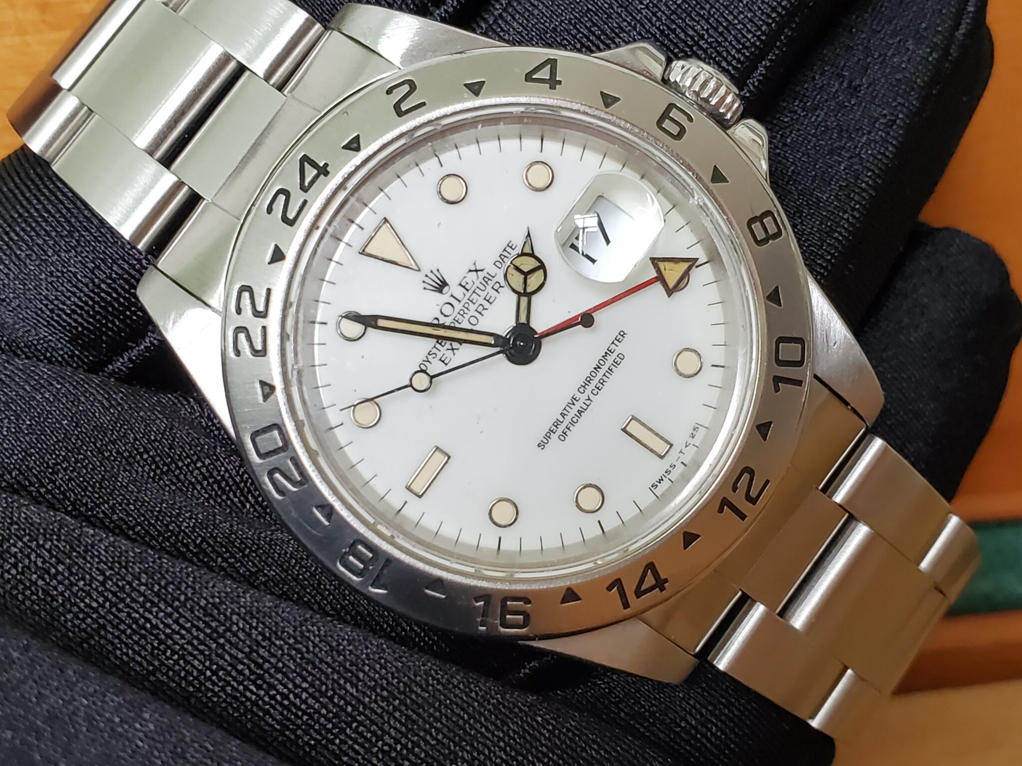 Rolex Explorer II 16570 from 1996 T597XXX T10 Clasp Chicchi di Mais ...